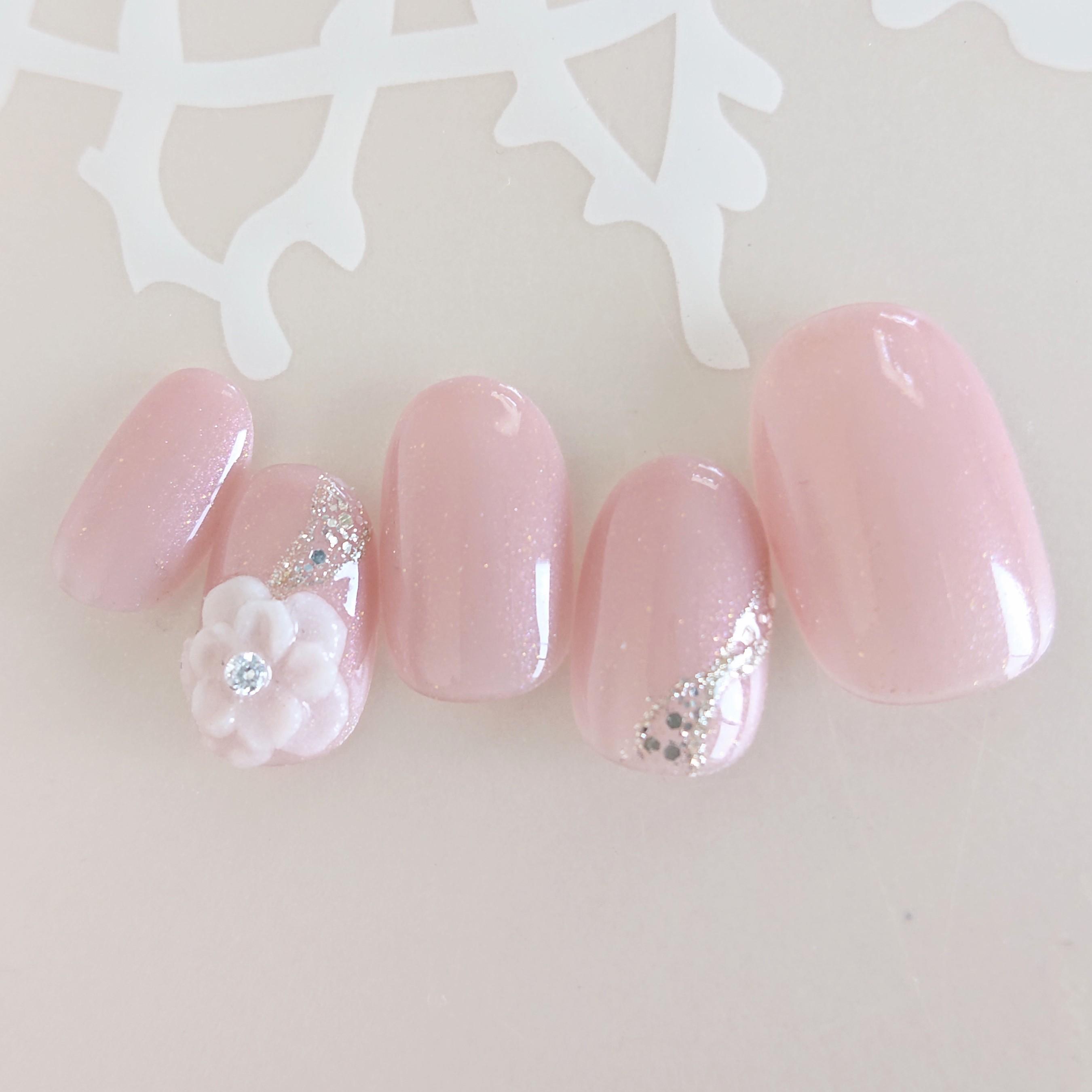 Diamond シャンパンピンク　上品ライン エンボスフラワー　ダイヤモンドネイル
